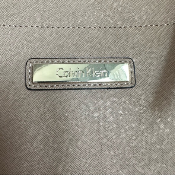 CALVIN KLEIN NWT Large Tote Nude Saffiano Leather Handbag H2RB1283 - Picture 2 of 16